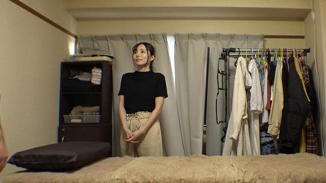 媚薬オイルマッサージ 痴●盗撮＆中出し素人娘VOL.63 超強力媚薬を配合したマッサージオイルを施術中に知らずに塗りこまれたオンナは、身体の火照りに驚き、チ〇ポを欲しがる自分に戸惑い、垂れ出したマン汁に恥ずかしがりながらも生ハメ中出しまで欲してしまう！ サンプル画像 5