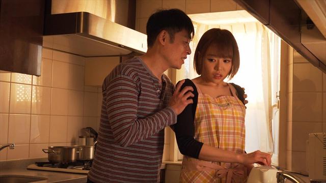 痴女妻に芽生えた白昼の絶叫夫には絶対見せられない猥褻不妊治療マッサージ浜崎真緒 サンプル画像 2