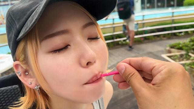 彼氏いない歴=年齢、リアル処女設定の現役アイドルオフ日の美容師彼氏との遊園地デートハメ撮り映像流出。 サンプル画像 3