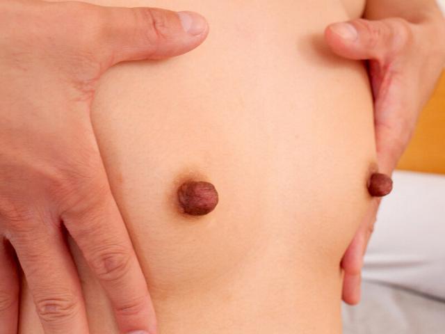 乳首びんびん！元祖貧乳ちっぱい母40人8時間 サンプル画像 3