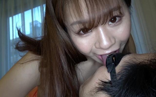 舌ベロメイト ～極上顔舐め＆唾垂らし手コキ～ 真白わかな サンプル画像 10