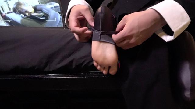 四肢拘束で動けない女スパイへのくすぐり拷問（下半身編） 志摩ことり サンプル画像 11