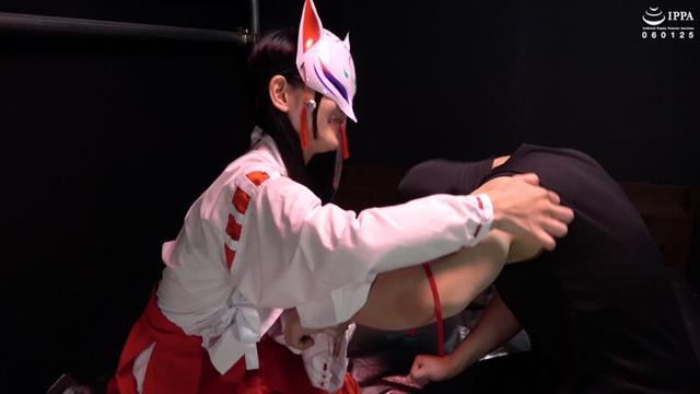 『【F/Mくすぐり】巫女さんによるくすぐり除霊！ 除霊水につけた筆や小さい指でさわさわされてくすぐったい！』 稲見なずな サンプル画像 3