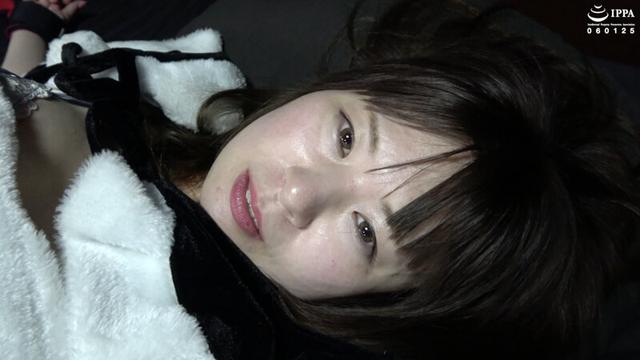 黒サンタへも四肢拘束！ だんだんくすぐったがりになってきたサンタへのくすぐり責め！ 大石真子 サンプル画像 19