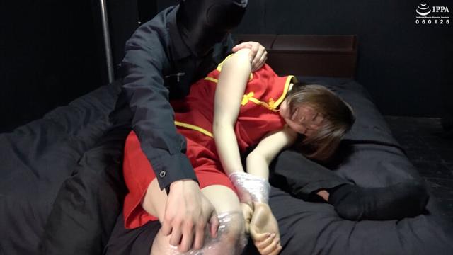 チャイナ＋ラップ拘束！思った以上に動けない拘束に笑い悶えるチャイナ娘！ 中園めいな サンプル画像 7