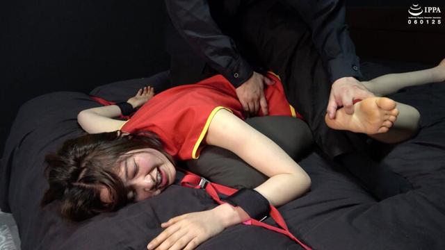 脇腹が弱点のチャイナ娘を四肢拘束！ 仰向けうつ伏せで抵抗できないくすぐったさに大暴れ！ 中園めいな サンプル画像 12