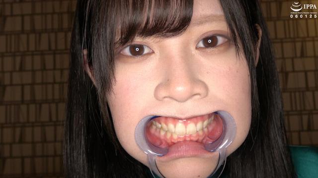 新人モデル エマちゃんの歯・口内・舌ベロを観察してみた 西丘エマ サンプル画像 1