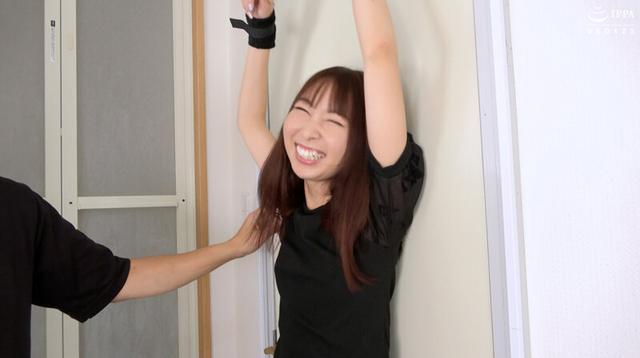 「綺麗なお姉さんを立ち拘束脇くすぐりからの乳首くすぐり責め！」堂本未來 1 サンプル画像 2