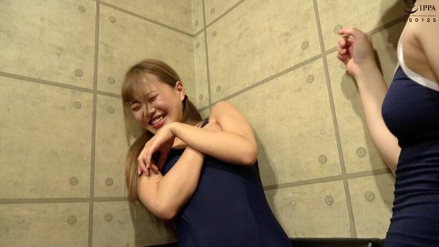 スク水女子の腋を女子にくすぐってもらった サンプル画像 8