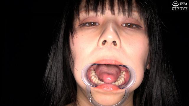 【歯・口内フェチ】足裏をくすぐりられて喜ぶいまどき女子の口内観察！ 奥菜みさき サンプル画像 12