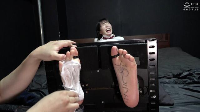 アイドルのくすぐりバラエティ！足裏文字あてゲーム！ 宇佐美みおん サンプル画像 10
