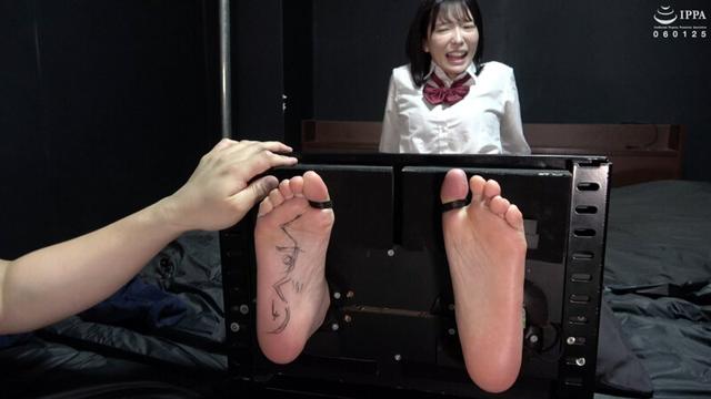 アイドルのくすぐりバラエティ！足裏文字あてゲーム！ 宇佐美みおん サンプル画像 8