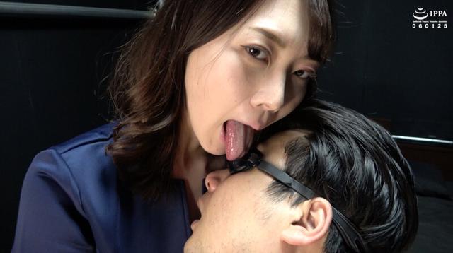【舌ベロ】超濃厚な舌ベロで顔舐め唾垂らしM男いじめ＋おまけで本気オナニー 香椎佳穂 サンプル画像 9