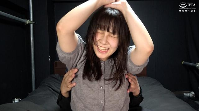 「ちっちゃ可愛い女の子をイヤな顔されながらくすぐりチェックしてみた！」わかしラボ WAKA-059 桐谷すずね 1 サンプル画像 11