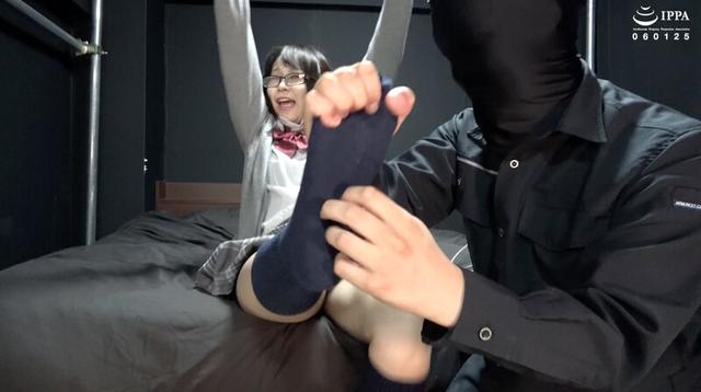「ちっちゃ可愛い制服メガネの女の子をバンザイ拘束でくすぐりイジメ！」わかしラボ WAKA-059 桐谷すずね 2 サンプル画像 7