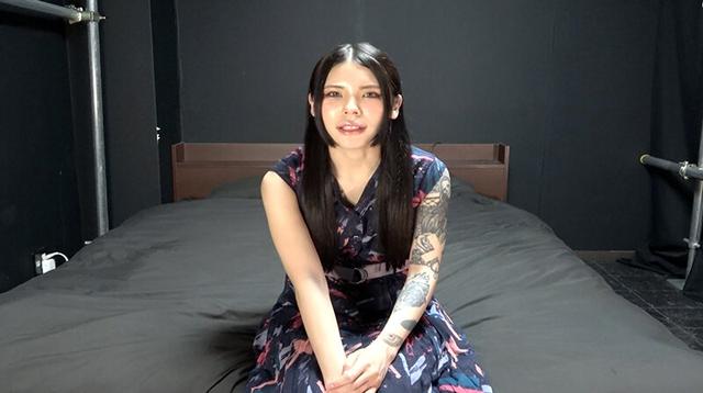 「イレズミが綺麗な元女王様なお姉さんを私服でくすぐりチェック！」WAKA-060 叶芽遥希 1 サンプル画像 1