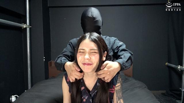 「イレズミが綺麗な元女王様なお姉さんを私服でくすぐりチェック！」WAKA-060 叶芽遥希 1 サンプル画像 4