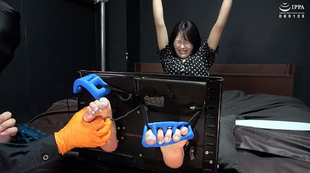 「足裏弱点のお姉さんを足枷くすぐり！ 体力もくすぐったさも限界でヘロヘロに！」わかしラボ WAKA-061祈山愛 3 サンプル画像 8