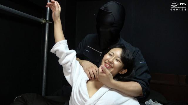 「暗示にめちゃくちゃかかりやすいほたるさんがくすぐったさ100％にされて今日イチの反応を見せる！」わかしラボ WAKA-065 海埜ほたる 8 サンプル画像 2