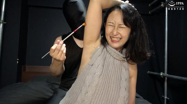 「ゾクゾクした刺激がくすぐった気持ちいい！？ ほたるさんの乳首・ソフトくすぐり！」海埜ほたる サンプル画像 2