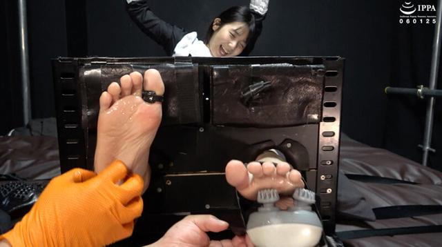 「足枷くすぐり＋暗示で感度アップ！ ブラシグローブで叫び倒すメイドもなかちゃん！」わかしラボ WAKA-067 千石もなか 4 サンプル画像 4