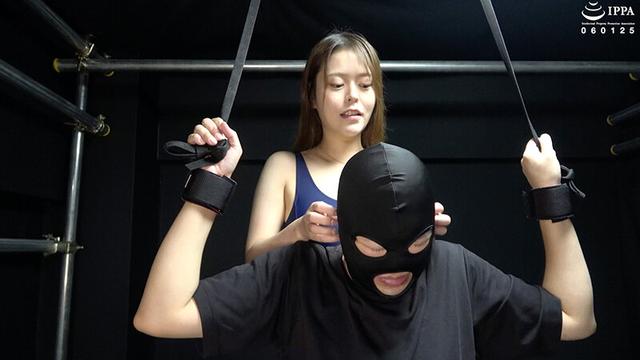 「【F/M】膝立ち拘束のドM男子を後ろから脇くすぐり攻めプレイ！」ADOA-082 彩川ゆめ サンプル画像 6