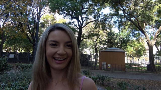 キャット・スクィット 28歳 Cカップ オーストラリア マ○コに挿入したら潮吹きまくり！ サンプル画像 1