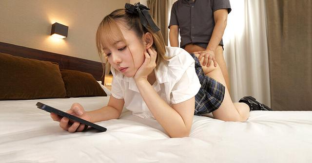 最近の地雷女子はヤル気なし塩対応なのに、ちょいMなボクにはその眼つきがたまらないんです…世の中舐めてる塩対応トー横女子の無関心P活 西元めいさ サンプル画像 9