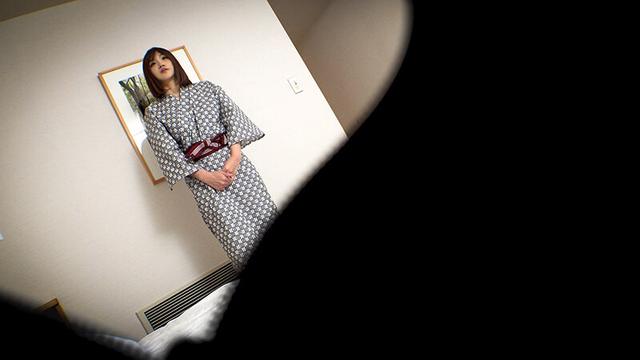 温泉旅館秘密エステ 老舗旅館の若女将（30代）オイルマッサージで連続イキ、気持ち良すぎて我慢できずにチ●ポ生挿入、ハメまくってしっかり種付け、奥様は昇天。中出し許してくれました サンプル画像 1