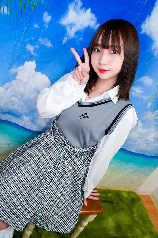 素人パンチラ in 自宅で個人撮影会vol.94！美少女だらけのキャピキャピ撮影会！若さ溢れる激カワガールズの魅力にメロメロ！超至近距離でのイチャイチャセクハラ撮影会 サンプル画像 17