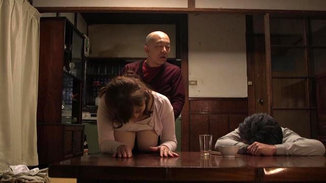 【欲情】まだまだ遣りたい還暦熟女 葉山のぶ子 酔って寝る夫の脇で編 サンプル画像 13