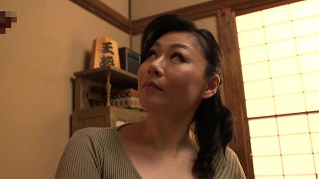 【四十路母の性活】息子にフェラ抜きキッチンで立ちバック 今井寿子 サンプル画像 1
