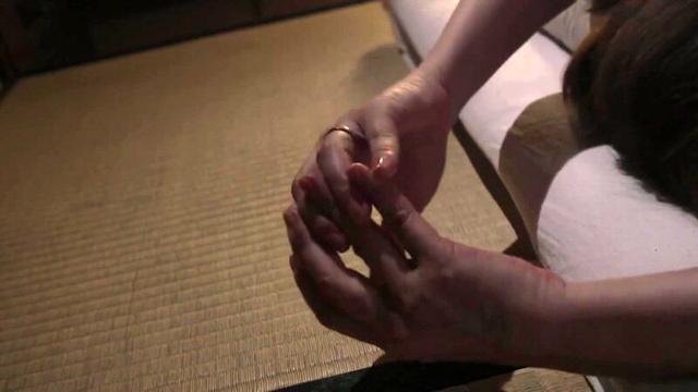 【巨乳】義母と娘がエロ過ぎる家族の性活 青井マリ オナニーでは足りず編 サンプル画像 18