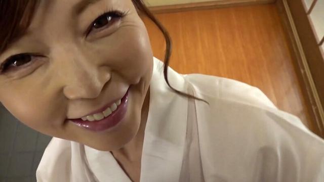【完熟】隣の奥さんは美巨乳で性欲強くて床上手 成咲優美 即即編 サンプル画像 3