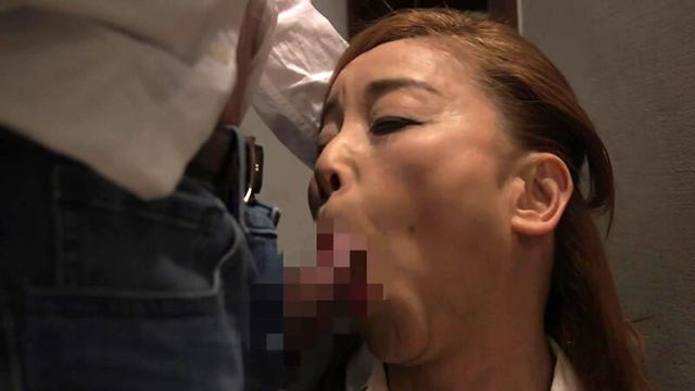 【肉垂れ巨乳】やりたい母と息子 青井マリ 嫁のフェラと母のフェラ編 サンプル画像 18