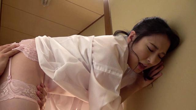 【人気】隣の奥さんは巨乳でエッチで床上手 岩沢香代 即即編 サンプル画像 14