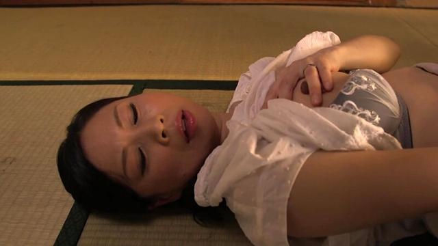 【五十路母の告白】オナニーを息子に見られ夜ムリヤリ挿入された私 吉野かおる サンプル画像 5