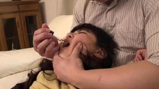 【母と子の性活事情】媚薬で息子に開発される私 主婦46歳 小日向こゆき サンプル画像 1