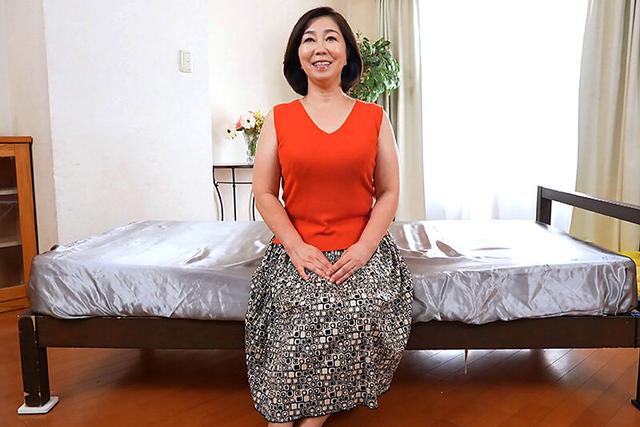 素人初ヘアヌード撮影会Vol.031 向井沙織 58歳/村井佳代子 60歳 サンプル画像 1