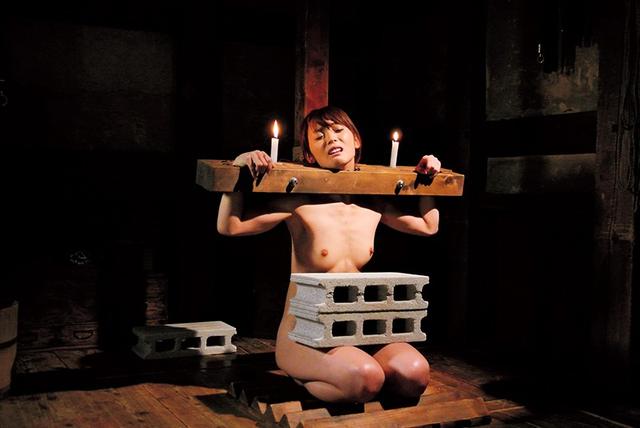 緊縛調教される嫁 過激な縄遊戯 喰い込む麻縄と蝋燭の刺激に悶え悦ぶ淫靡な肉体 10名収録 240分 サンプル画像 9