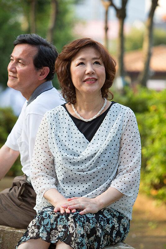熟年ドラマ集～五十路を迎えた夫婦が妻に媚薬を使って大変な事に！！、円満夫婦の秘訣は媚薬にあり！～ サンプル画像 16