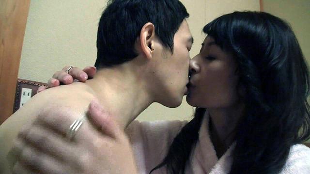 まさか！お母さんが最初の相手なんて…僕とお母さんの近親物語5編 サンプル画像 6