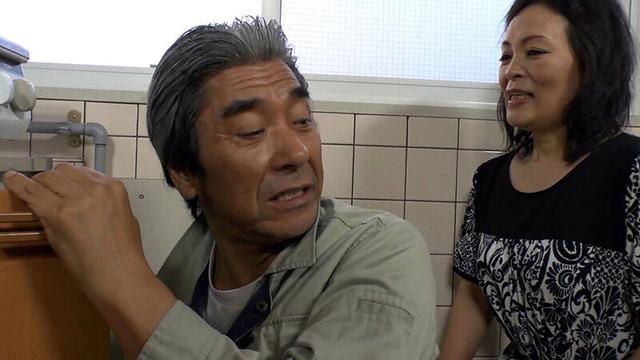熟年ドラマ4編 美熟女たちが商店街の男たちに玩具にされて… サンプル画像 17