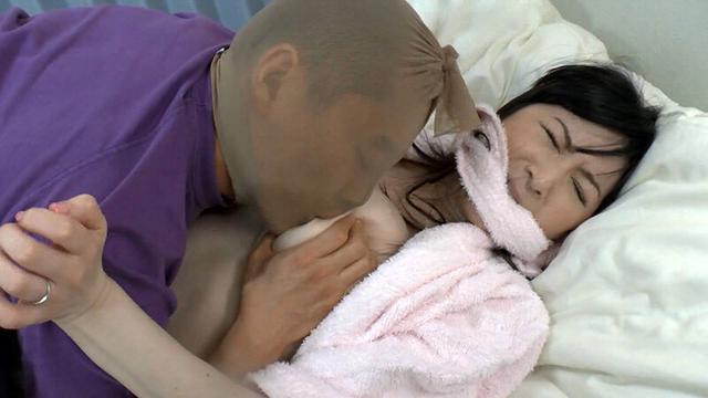 熟年ドラマ4編 美熟女たちが商店街の男たちに玩具にされて… サンプル画像 5