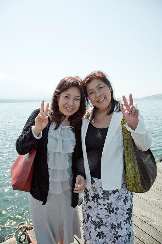 熟年フルムーン～夫婦で旅路～女友達との旅路での出会い～ サンプル画像 1