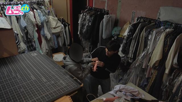 SOD男子社員 制作部 ムラっch AD 寺山隼人君 ビンビン勃起マラ×大量発射 監督になるなら演者さんの気持ちもわからないといけないのでチ〇ポを出して自らの企画を検証してもらいました。 サンプル画像 3