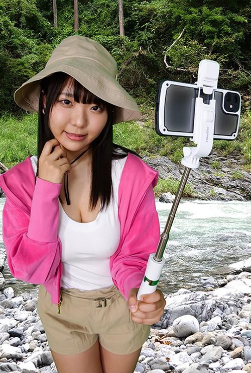 【VR】パニック・ソロキャンプ ノーブラ巨乳Y●u Tuberが熊に追われて俺のテントに転がり込んできた！！恐怖で乳首がピン勃ちのまま「助けて！」と俺にしがみついてくる！ 「チャンネル登録者にはぜっっったいにナイショですよ」 稲場るか サンプル画像 2