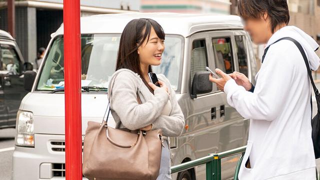≪ナンパ企画≫ 街中で出会い系「すれ違い」機能を使ってスマホナンパしてみたらホイホイと清楚な美女が釣れて最後まで激しい中出しセックスができましたwww サンプル画像 16