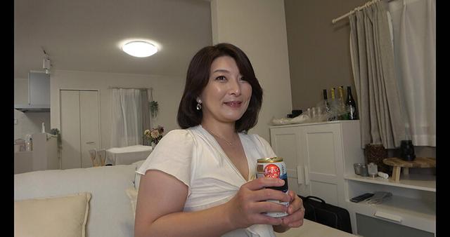タワマンセレブ妻をナンパで連れ込み！松沢ゆかり46歳 サンプル画像 2