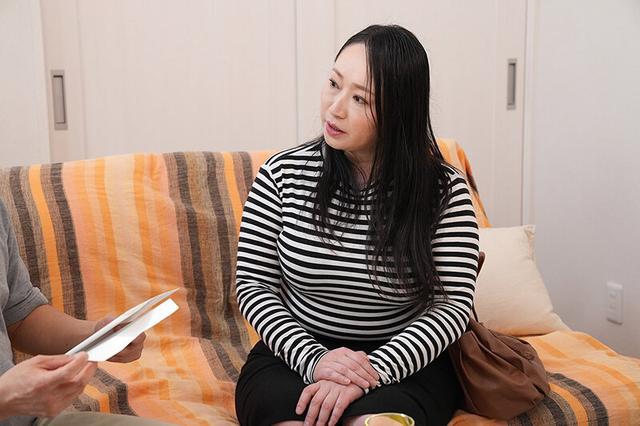 高級メンズエステ店に面接に来た熟女に実践指導でハメ撮り！ 若菜綾 サンプル画像 1